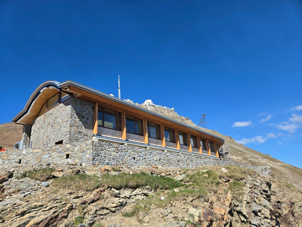 Hôtellerie des Laquets, bâtiment de montagne au Pic du Midi